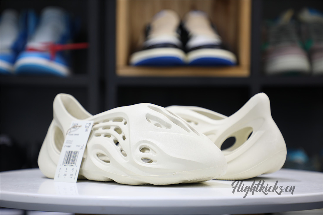 Yeezy Foam Runner Sand 2021 （FY4567沙色）