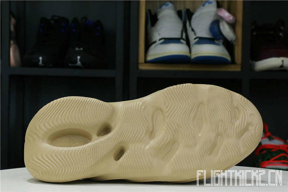 Yeezy Foam RNNR Ochre (GW3354 土黄）