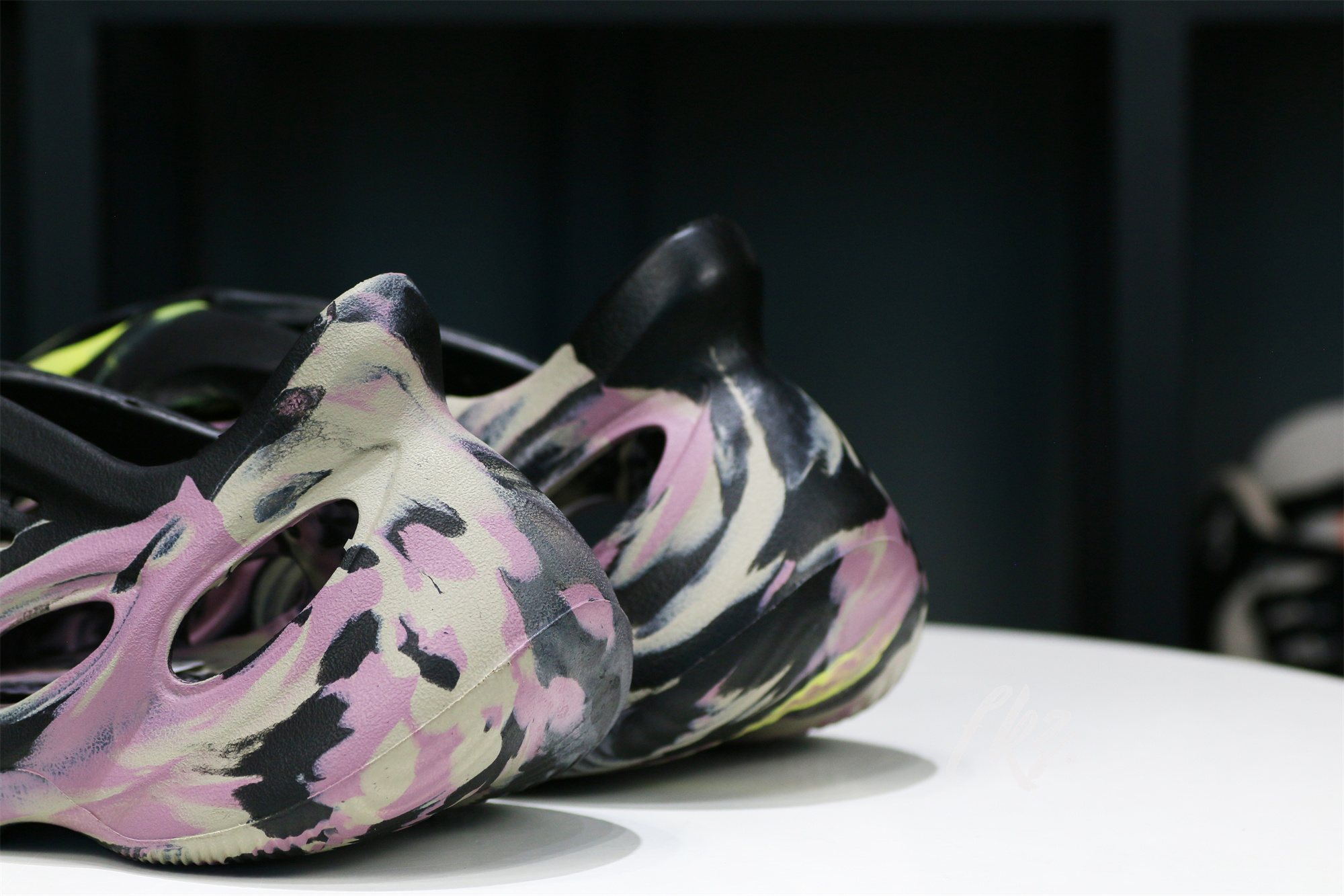 Yeezy Foam Runner “MX Carbon” 2022 (IG9562)