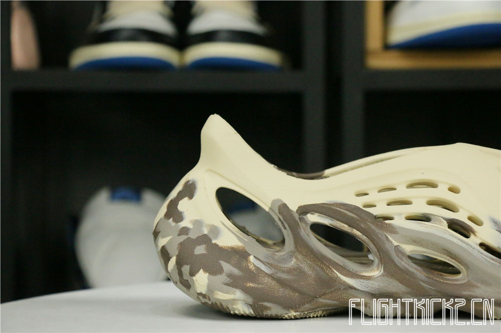 Yeezy Foam RNNR MX Cream Clay (GX8774油画）