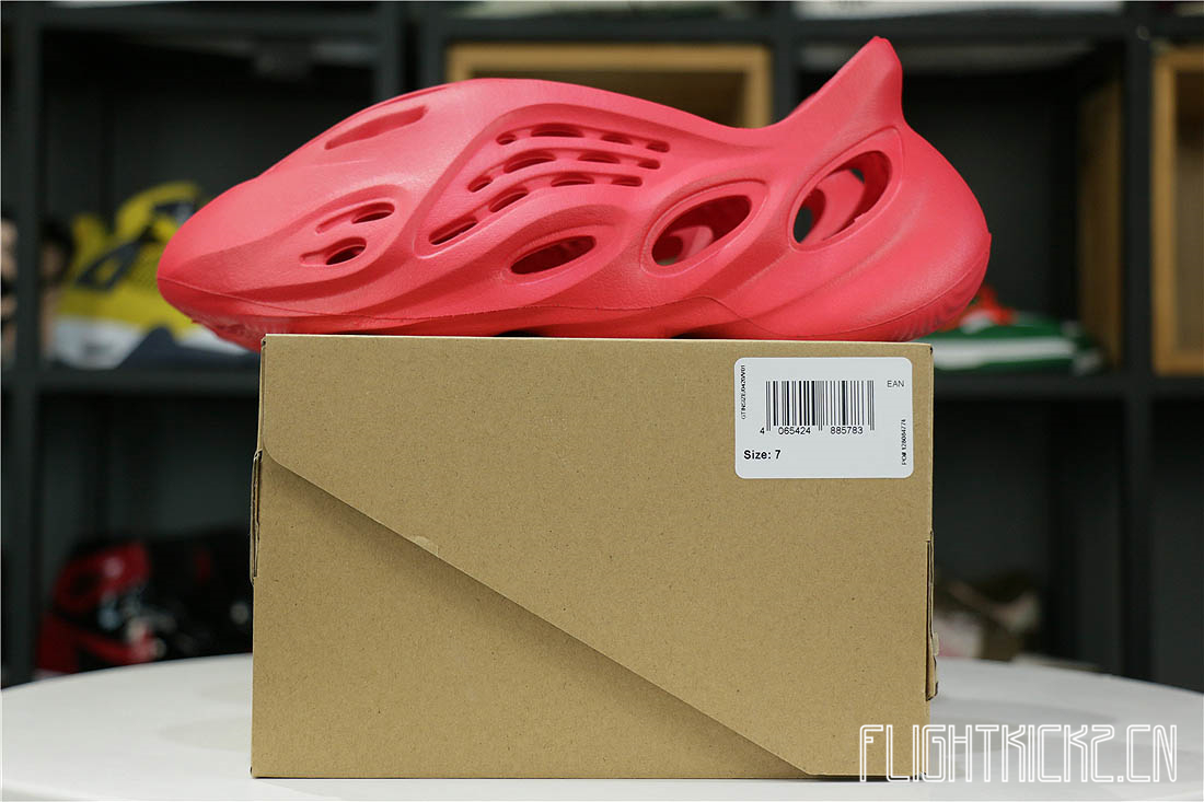 Yeezy Foam RNNR Vermillion