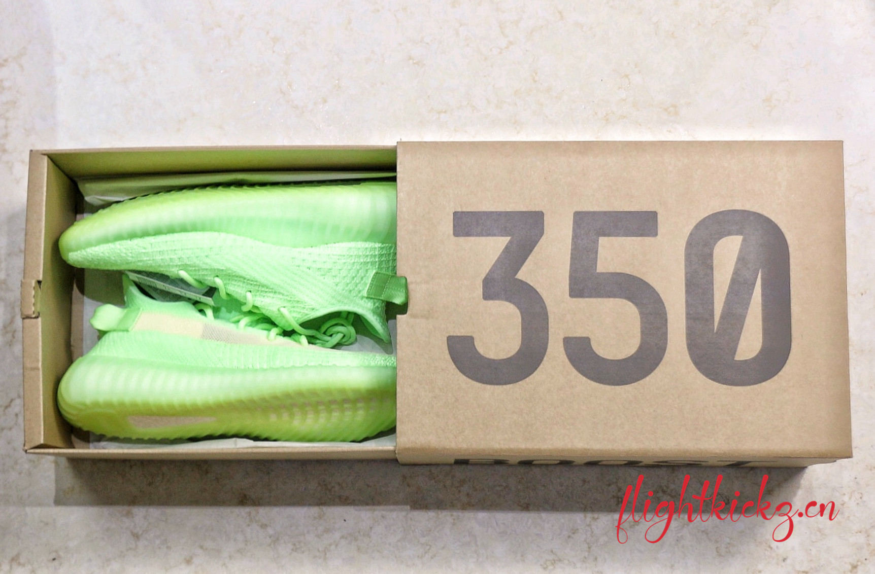 Yeezy Boost 350 V2  Glow In The Dark （Ln5 A1)
