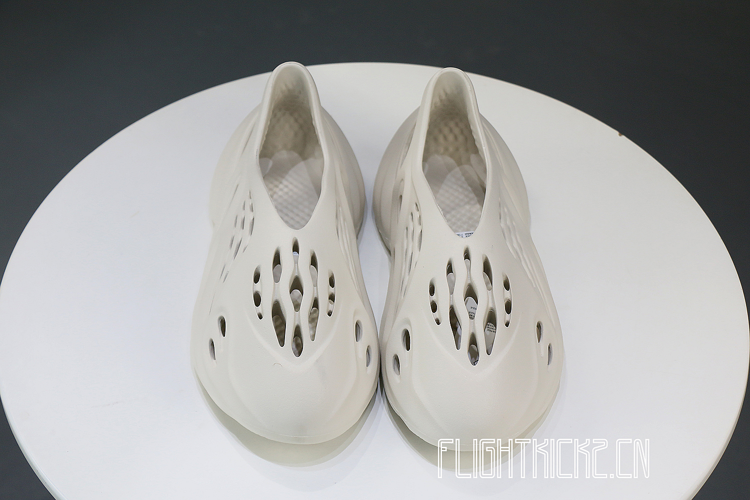 adidas Yeezy Foam RNNR Ararat （G55486骨白）