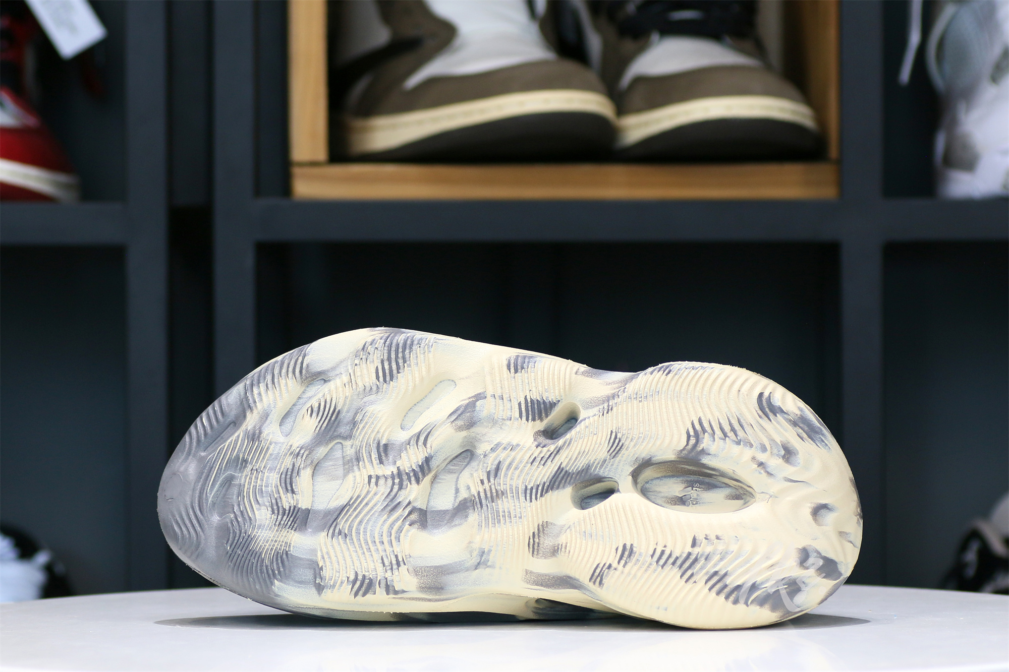 Yeezy Foam Runner “MXT Moon Grey” (GV7904 月灰）