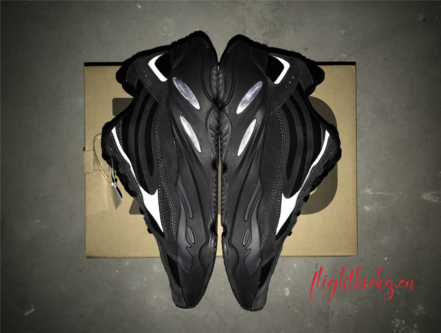 Yeezy Boost 700 V2  Vanta  2019