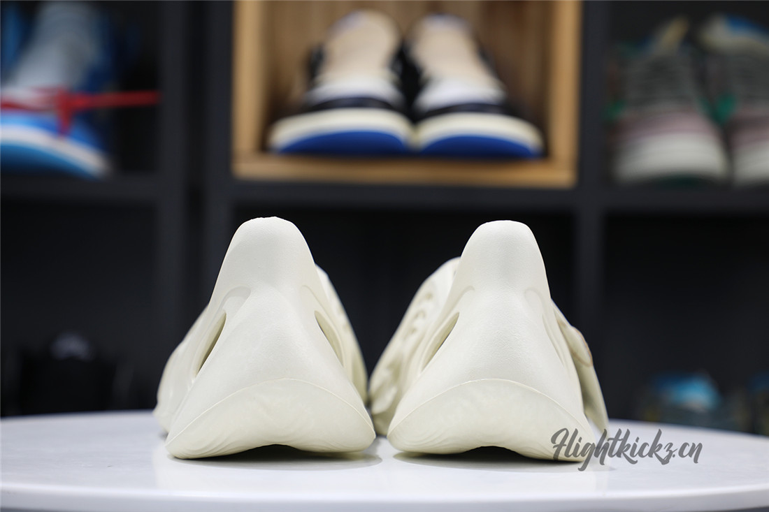 Yeezy Foam Runner Sand 2021 （FY4567沙色）