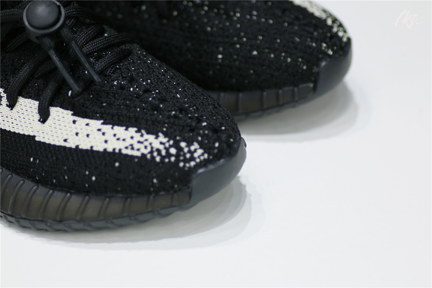 adidas Yeezy Boost 350 V2 Core Black White kid
