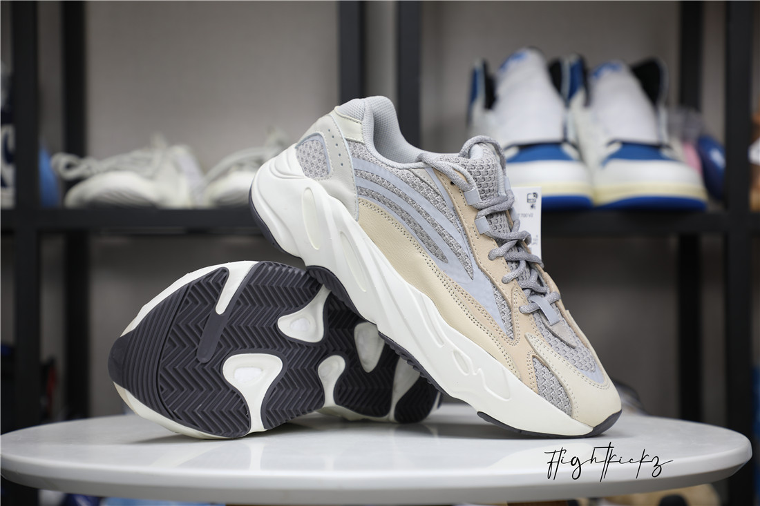 Yeezy Boost 700 V2 Cream 2021