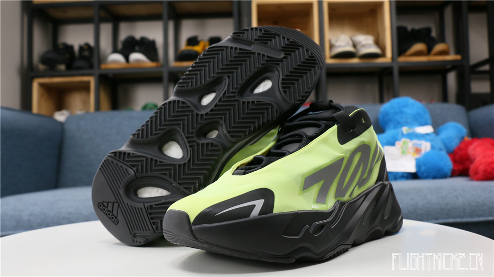 Yeezy Boost 700 MNVN Phosphor 2020