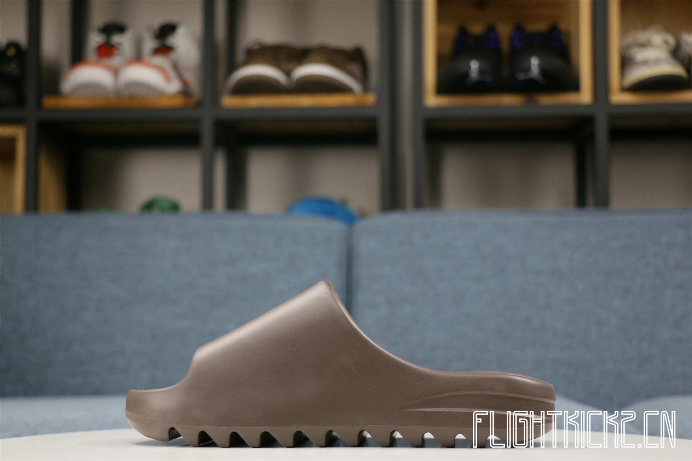 Yeezy Slides Soot 2020（G55495深棕）