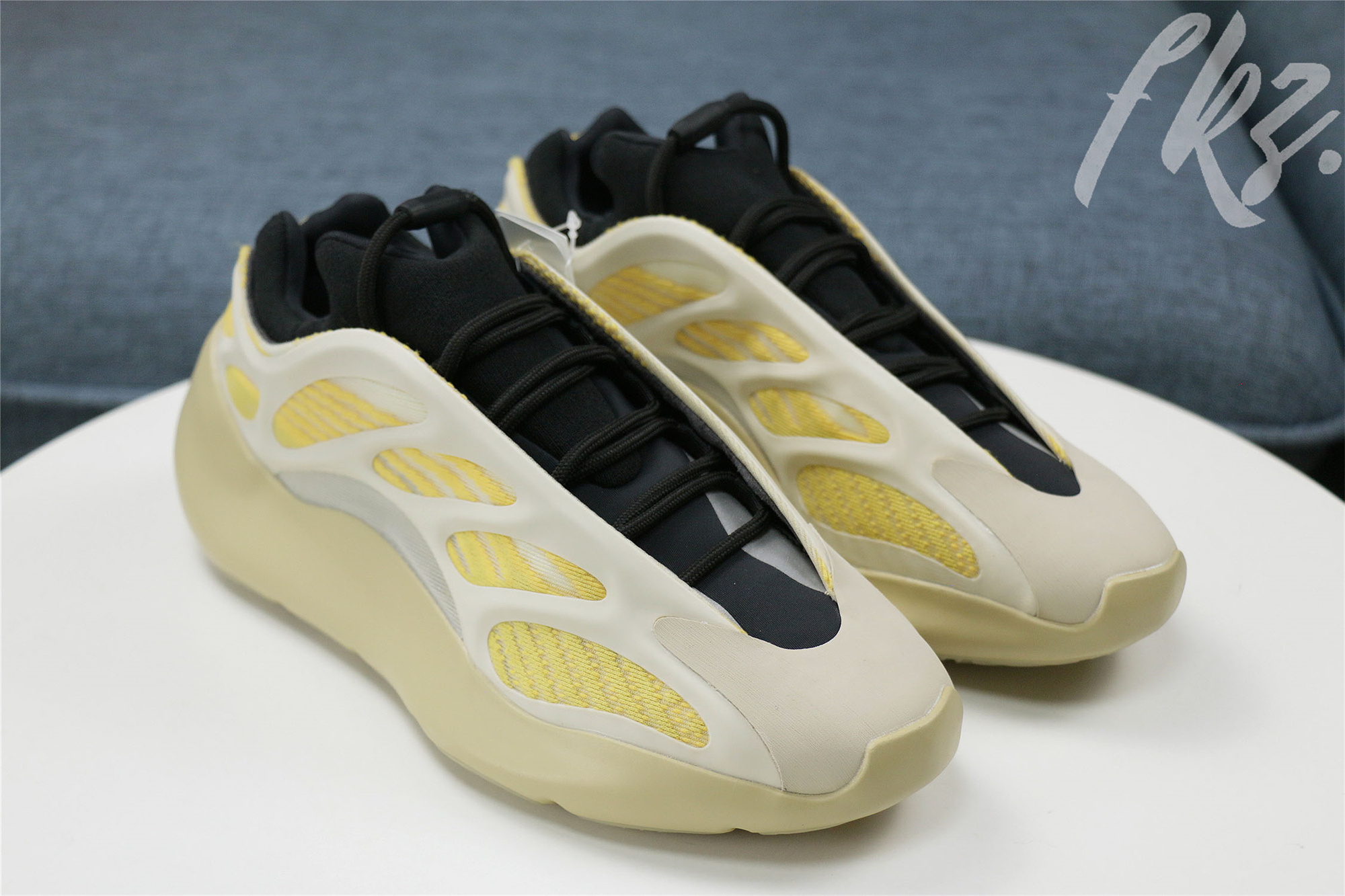 Adidas Yeezy 700 V3 Safflower