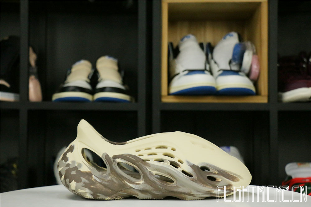 Yeezy Foam RNNR MX Cream Clay (GX8774油画）