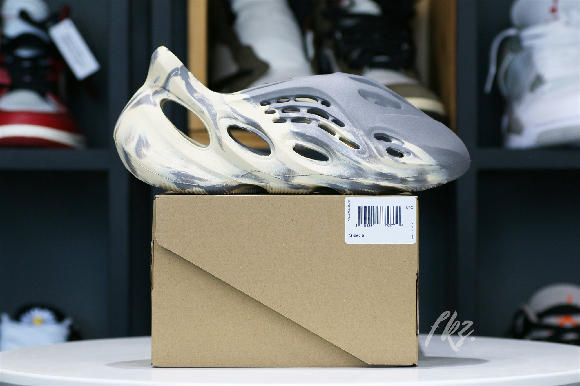 Yeezy Foam Runner “MXT Moon Grey” (GV7904 月灰）