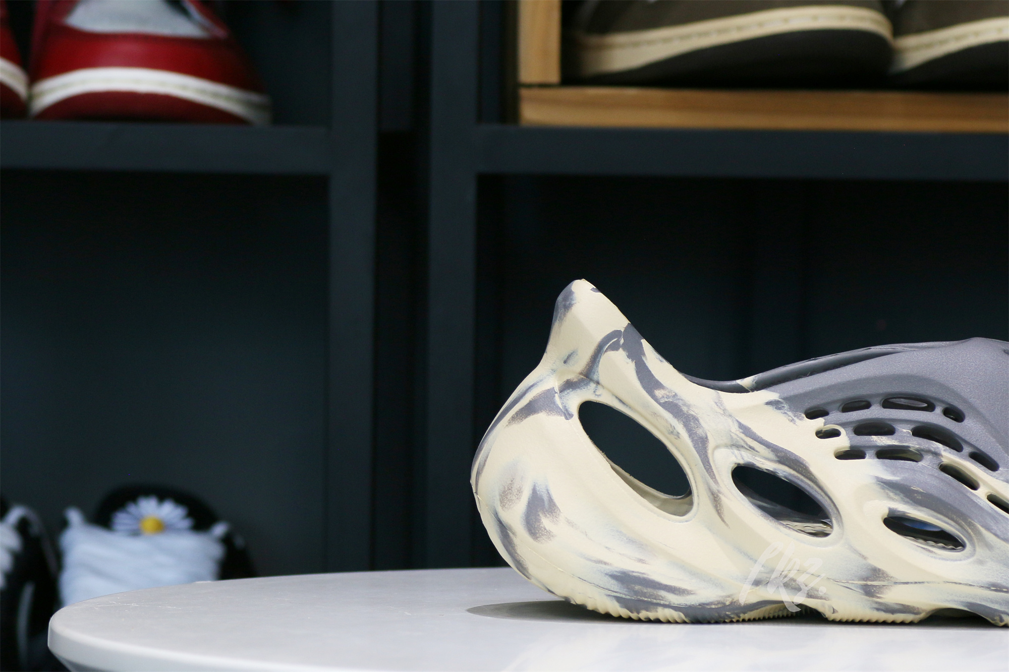 Yeezy Foam Runner “MXT Moon Grey” (GV7904 月灰）