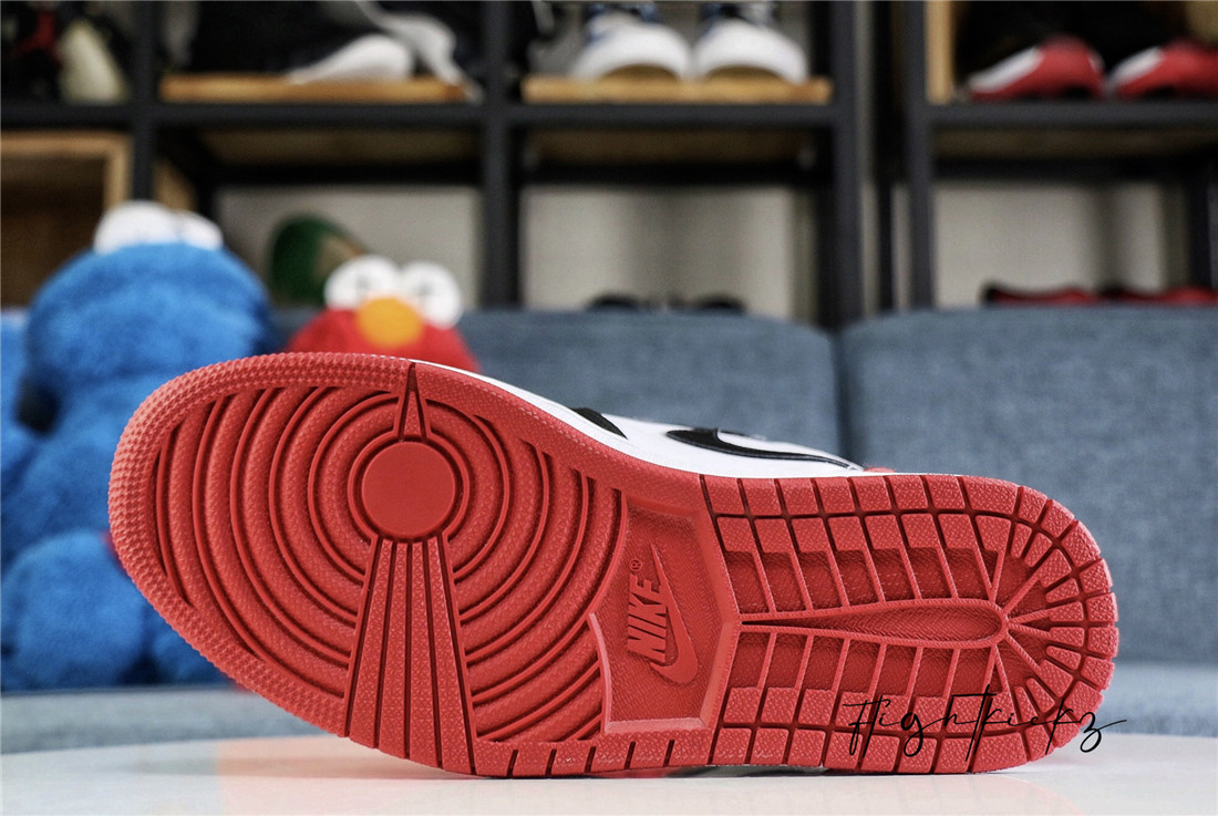 Air Jordan 1 Satin Black Toe 2019