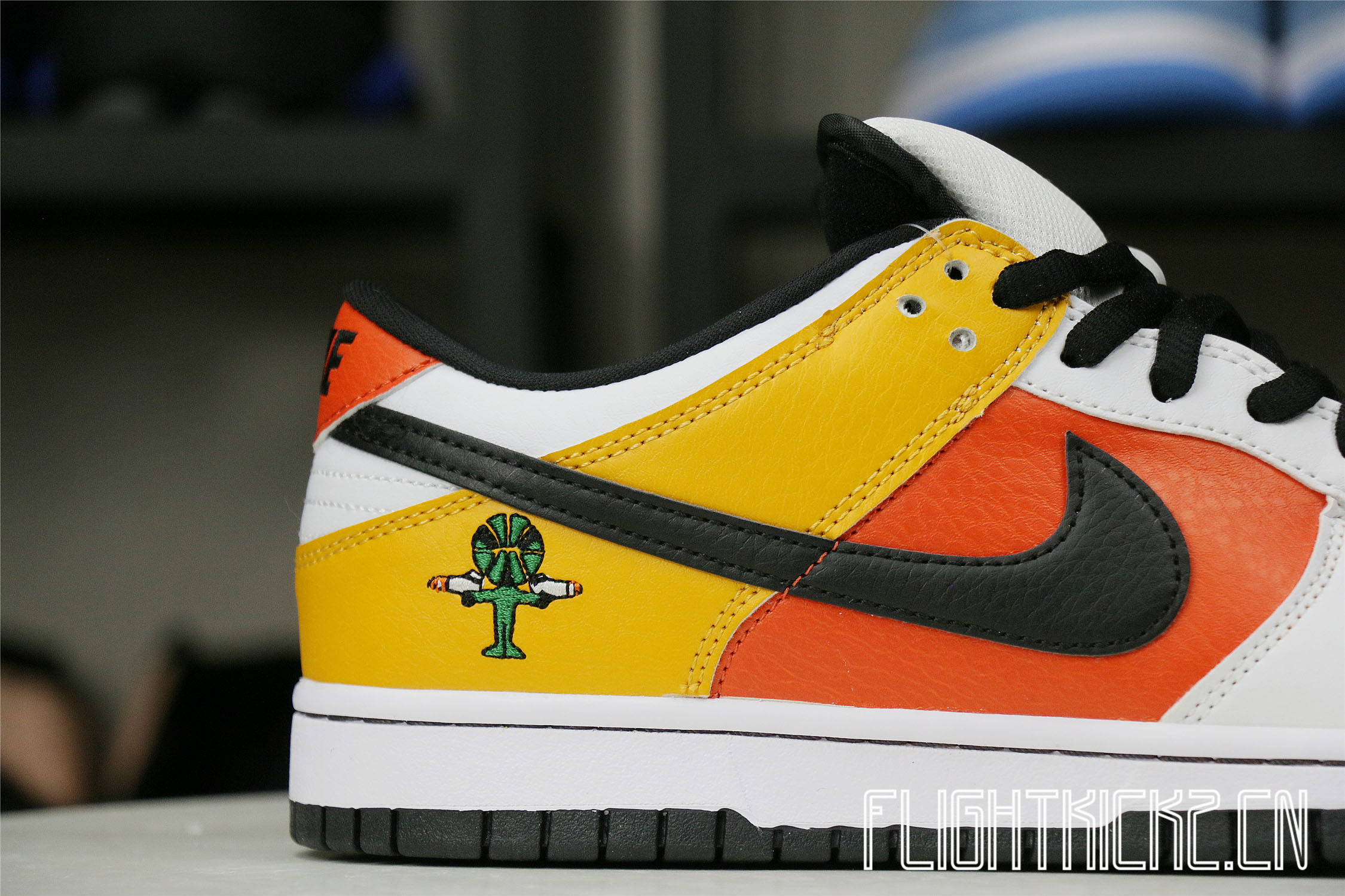 Nike SB Dunk Low Raygun White 2005