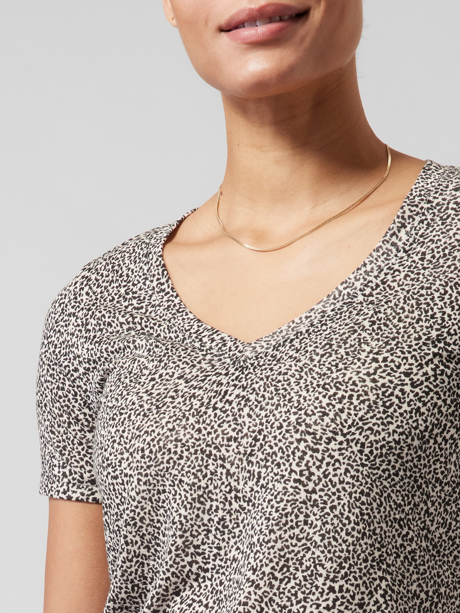 Breezy Scoop V Tee
