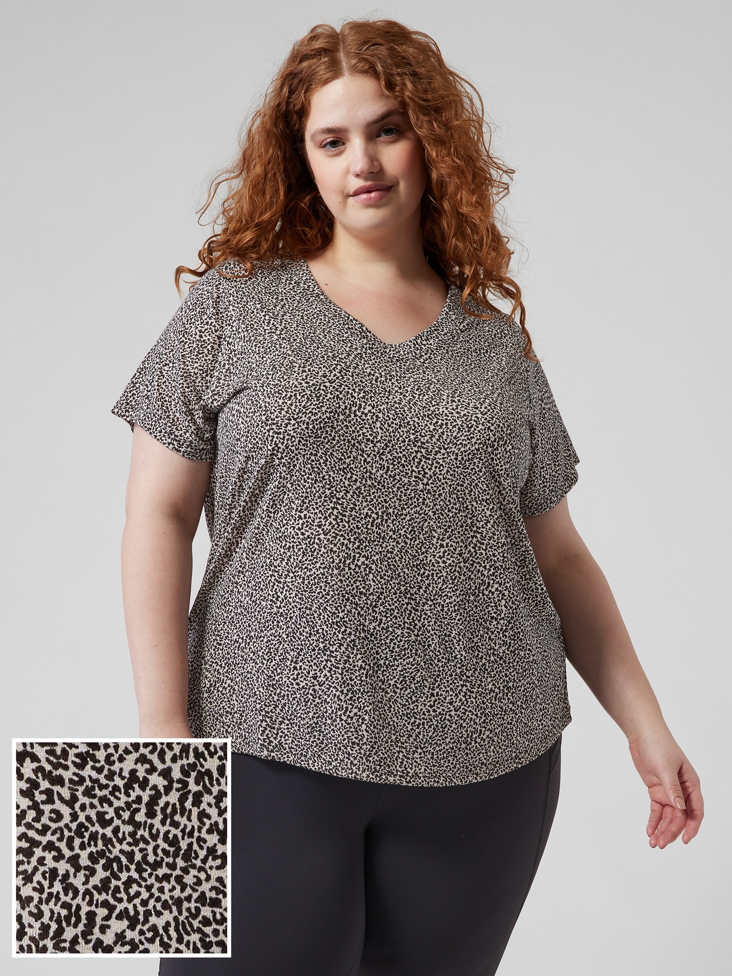 Breezy Scoop V Tee