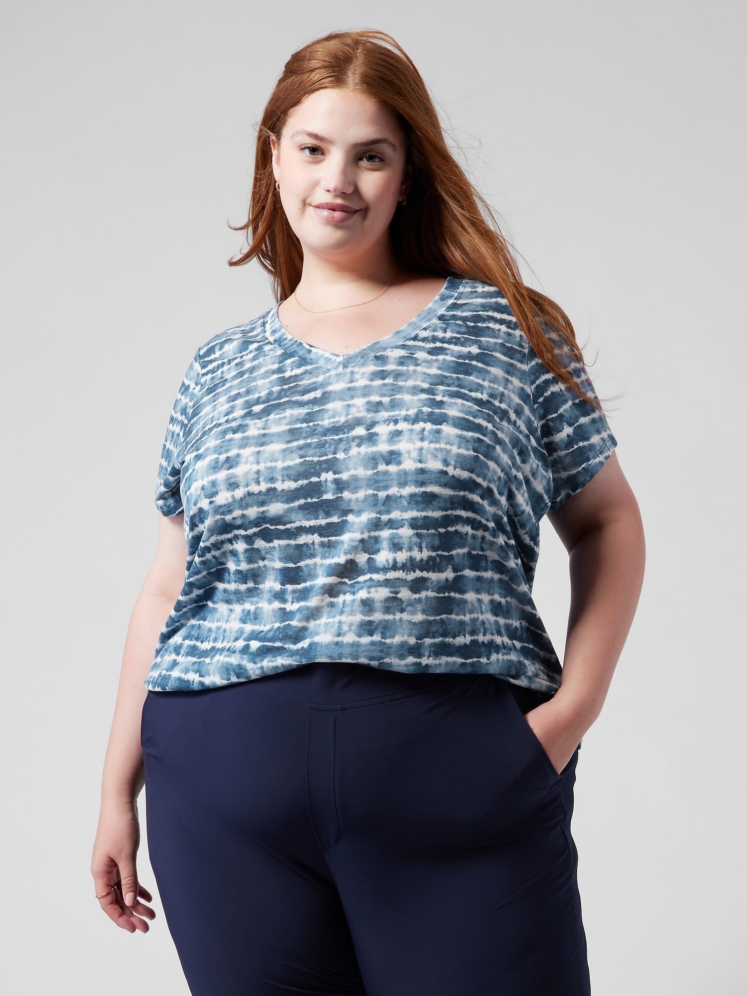 Breezy Scoop V Tee