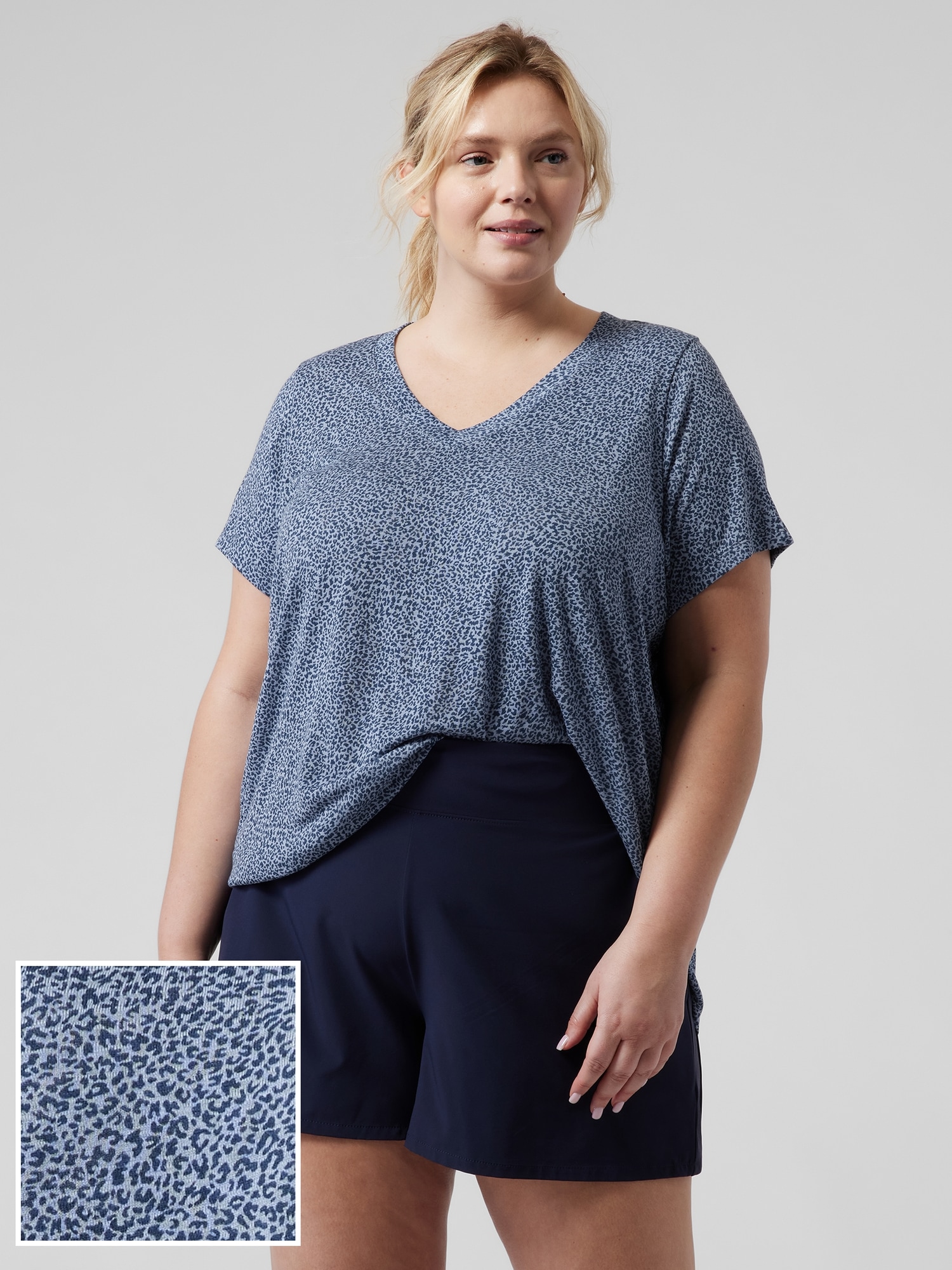 Breezy Scoop V Tee