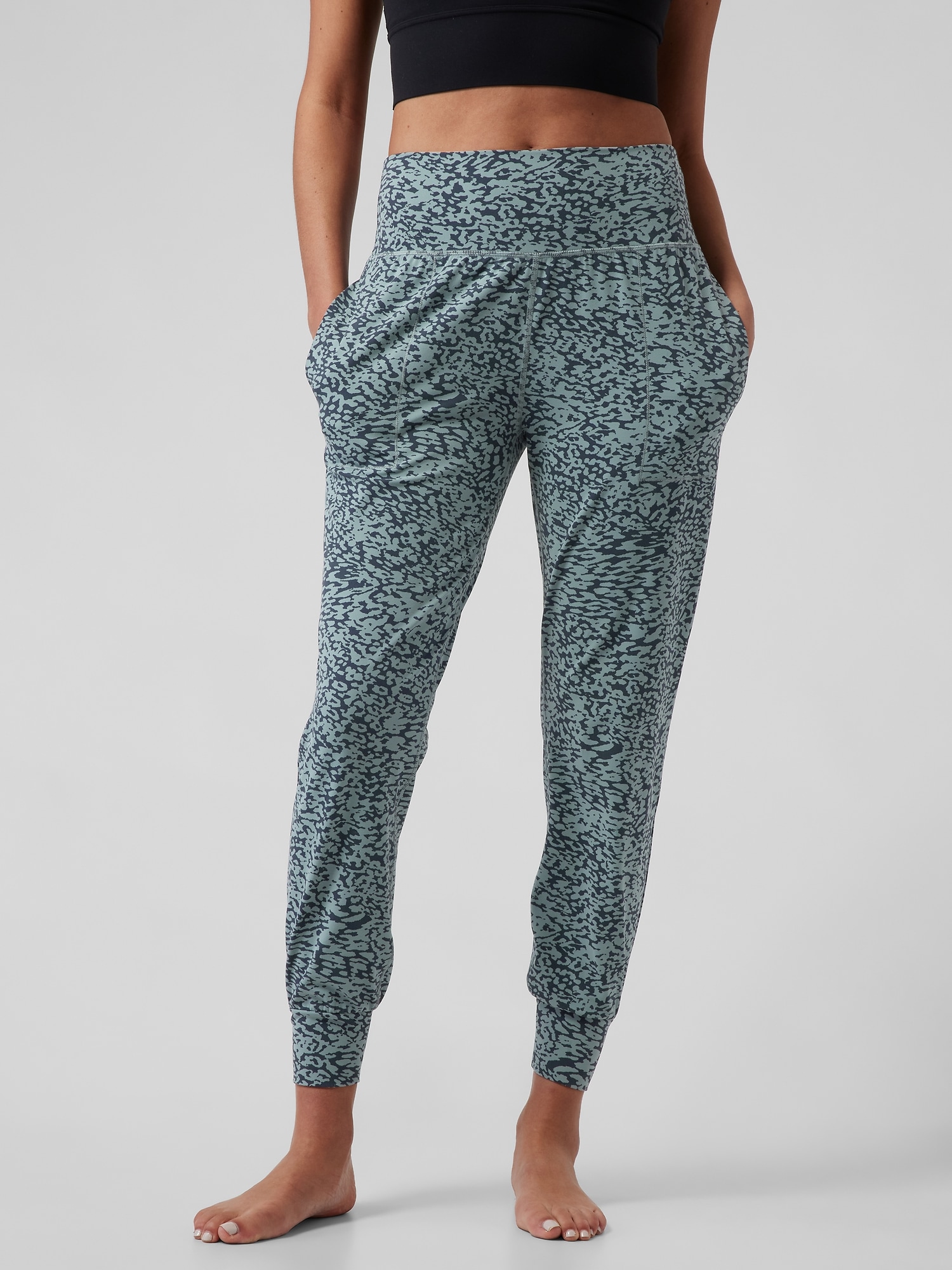 Salutation Jogger