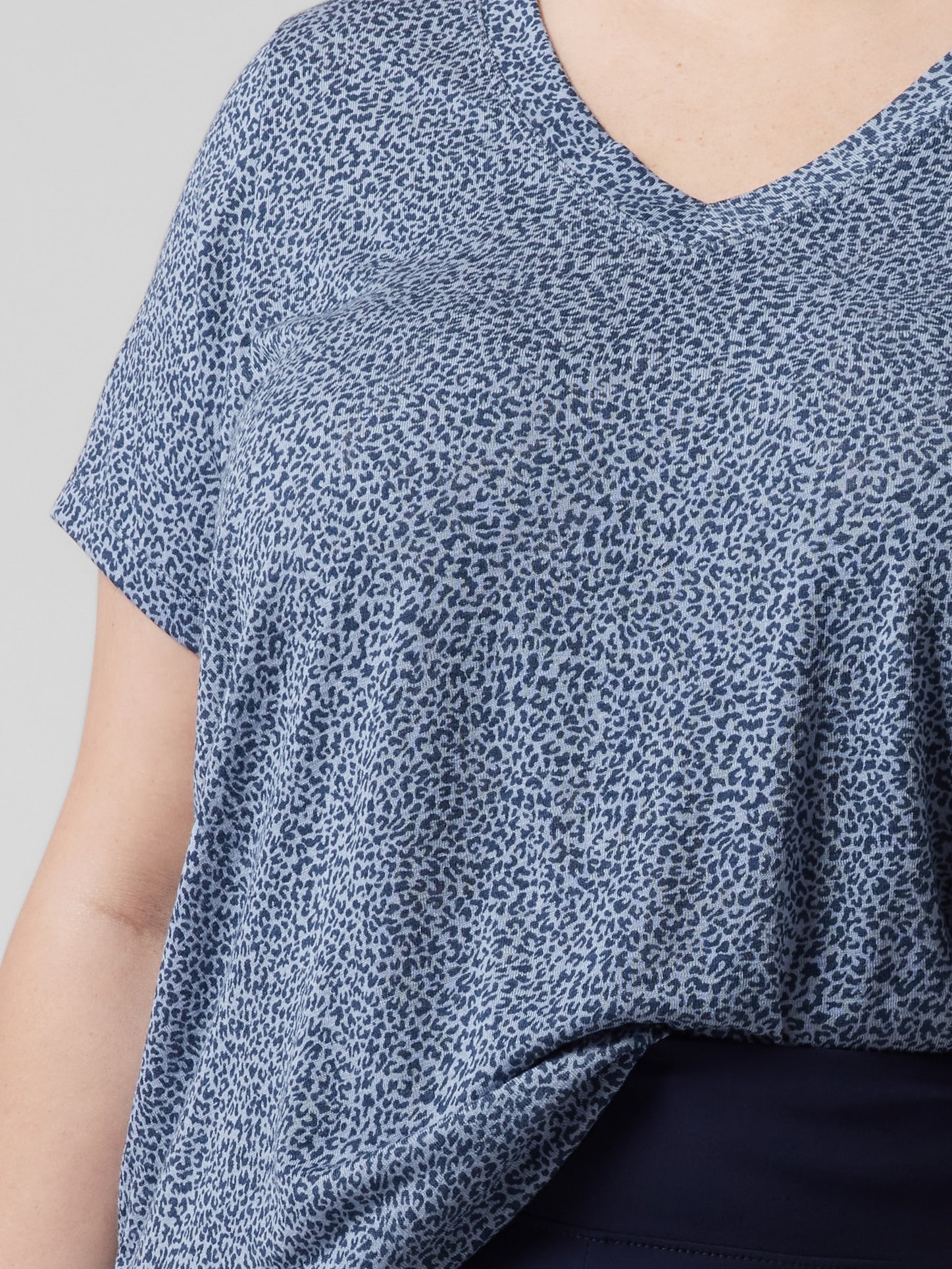 Breezy Scoop V Tee