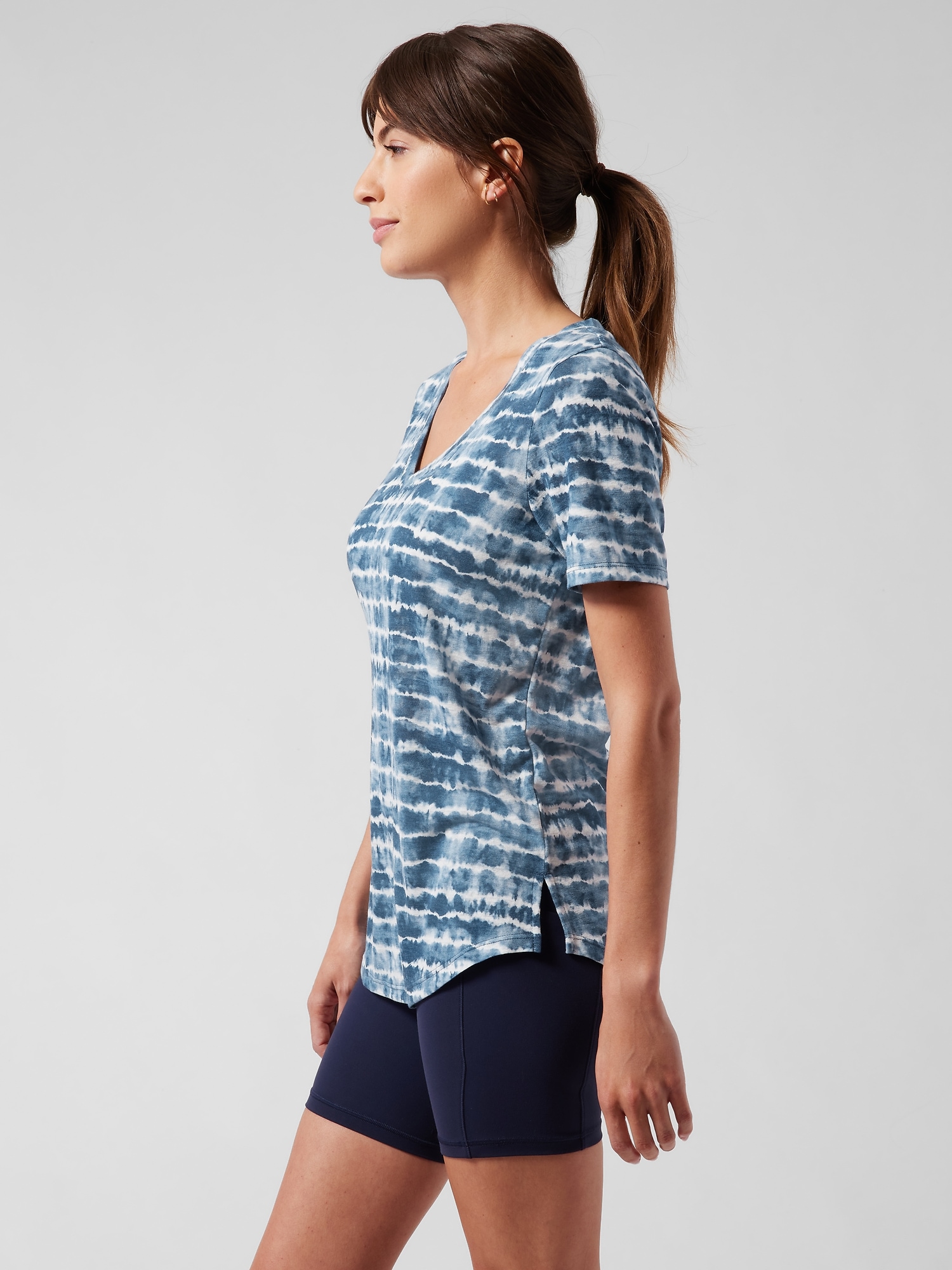 Breezy Scoop V Tee