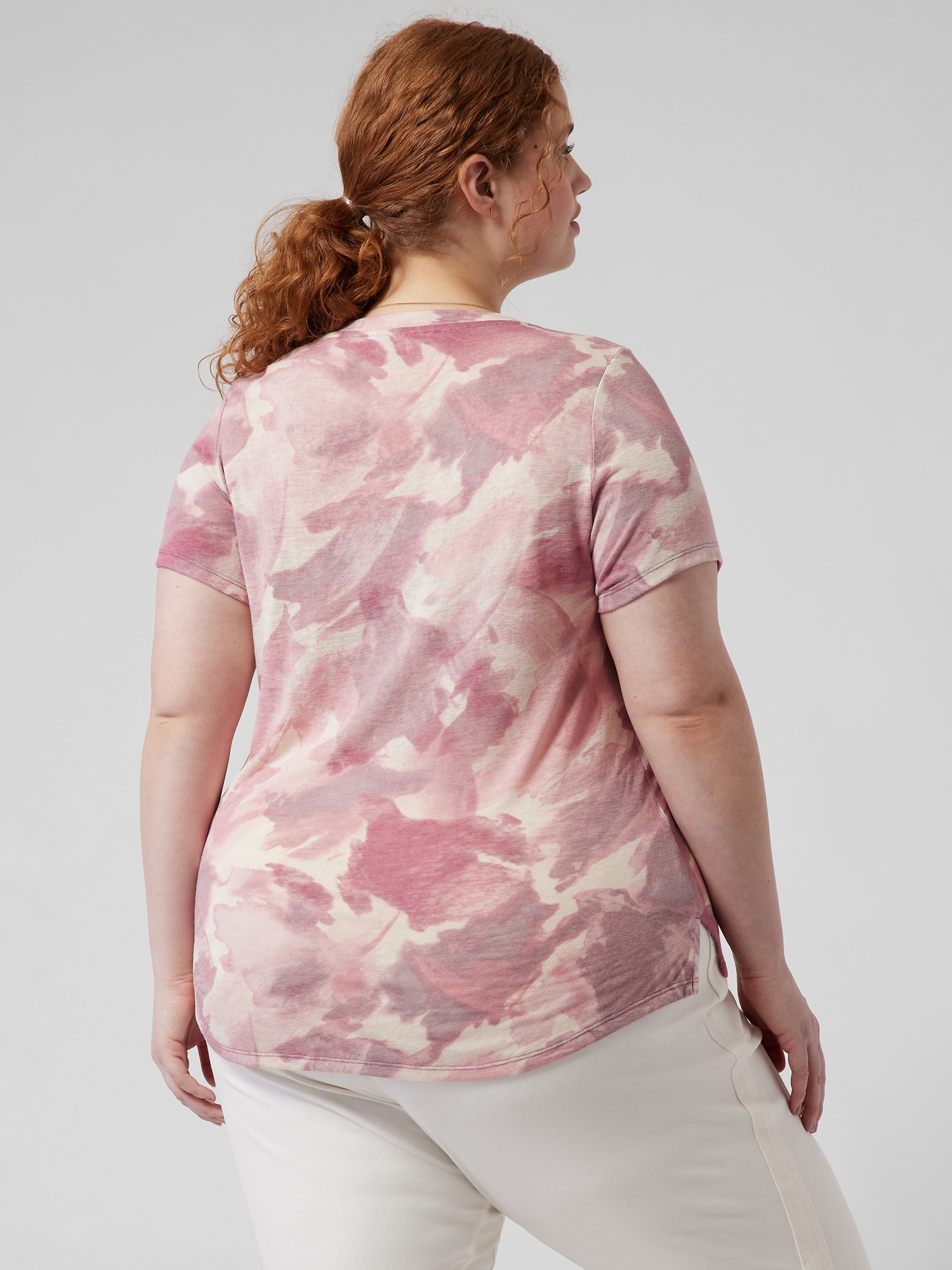 Breezy Scoop V Tee