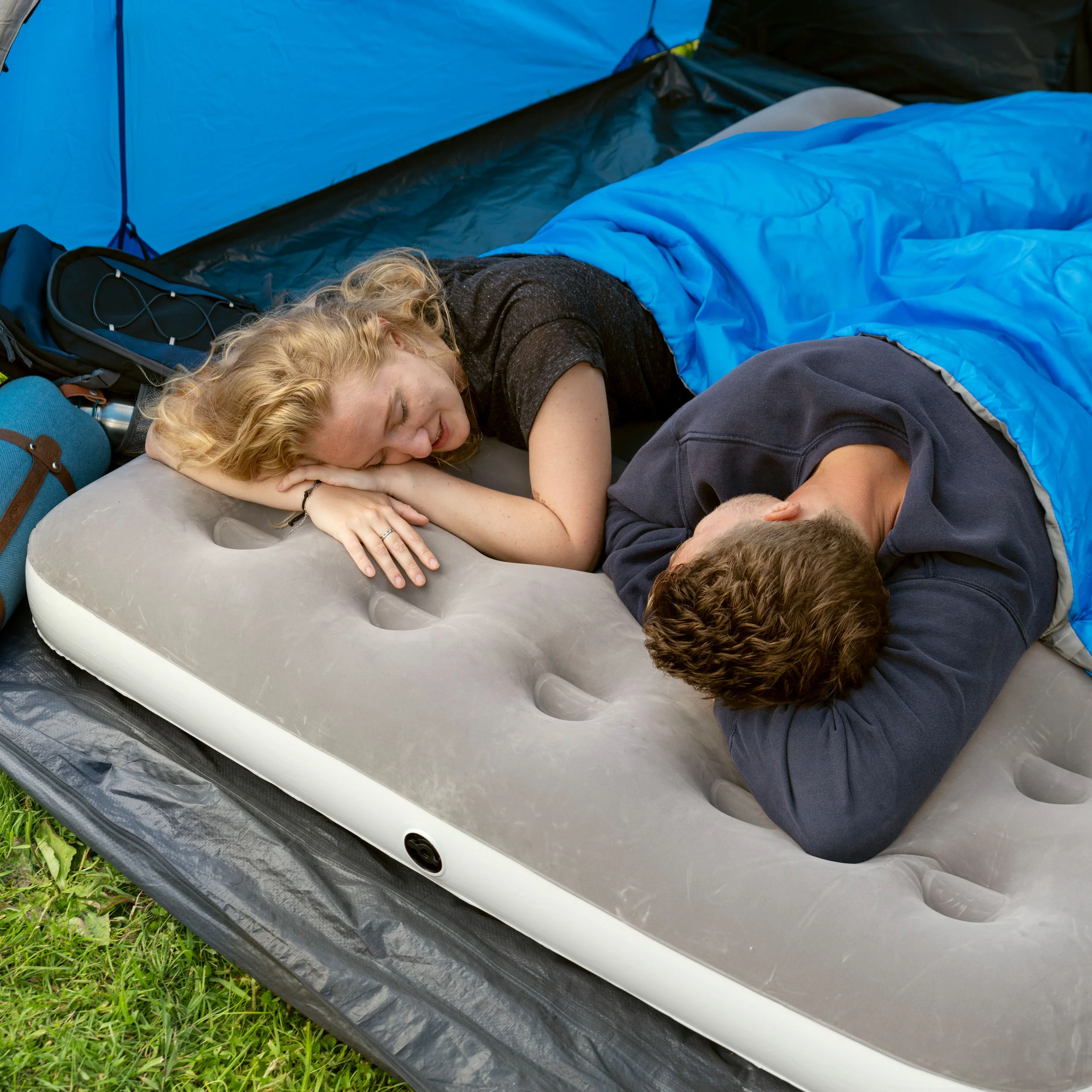 Double Flocked Airbed with Cordless Electric Battery Pump