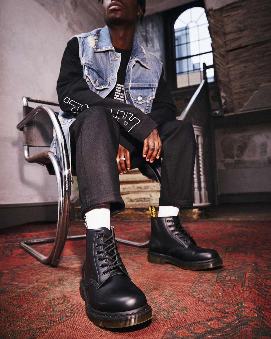 101 Black Stitch Smooth Leather Ankle Boots