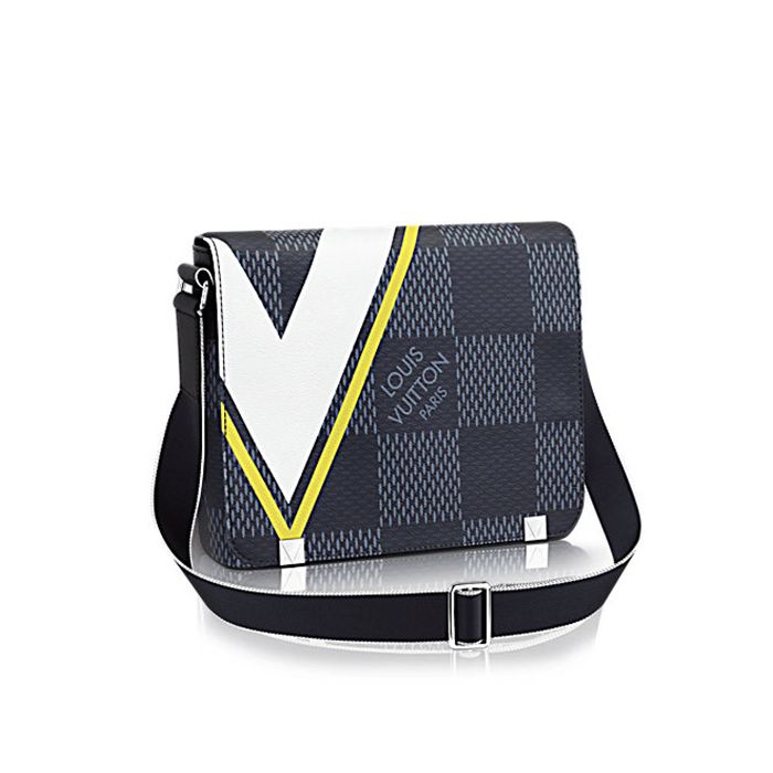 Louis Vuitton District PM