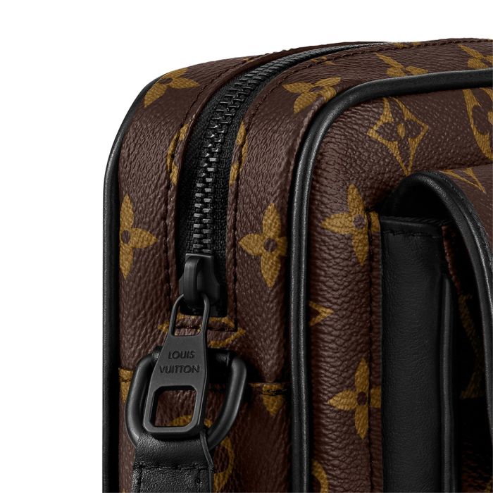 Louis Vuitton M69404 Christopher Wearable Wallet