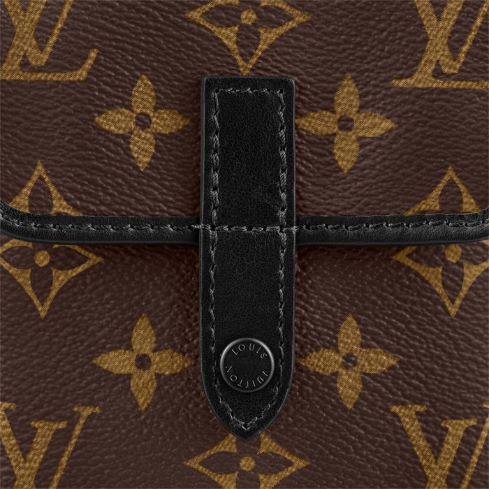 Louis Vuitton M69404 Christopher Wearable Wallet