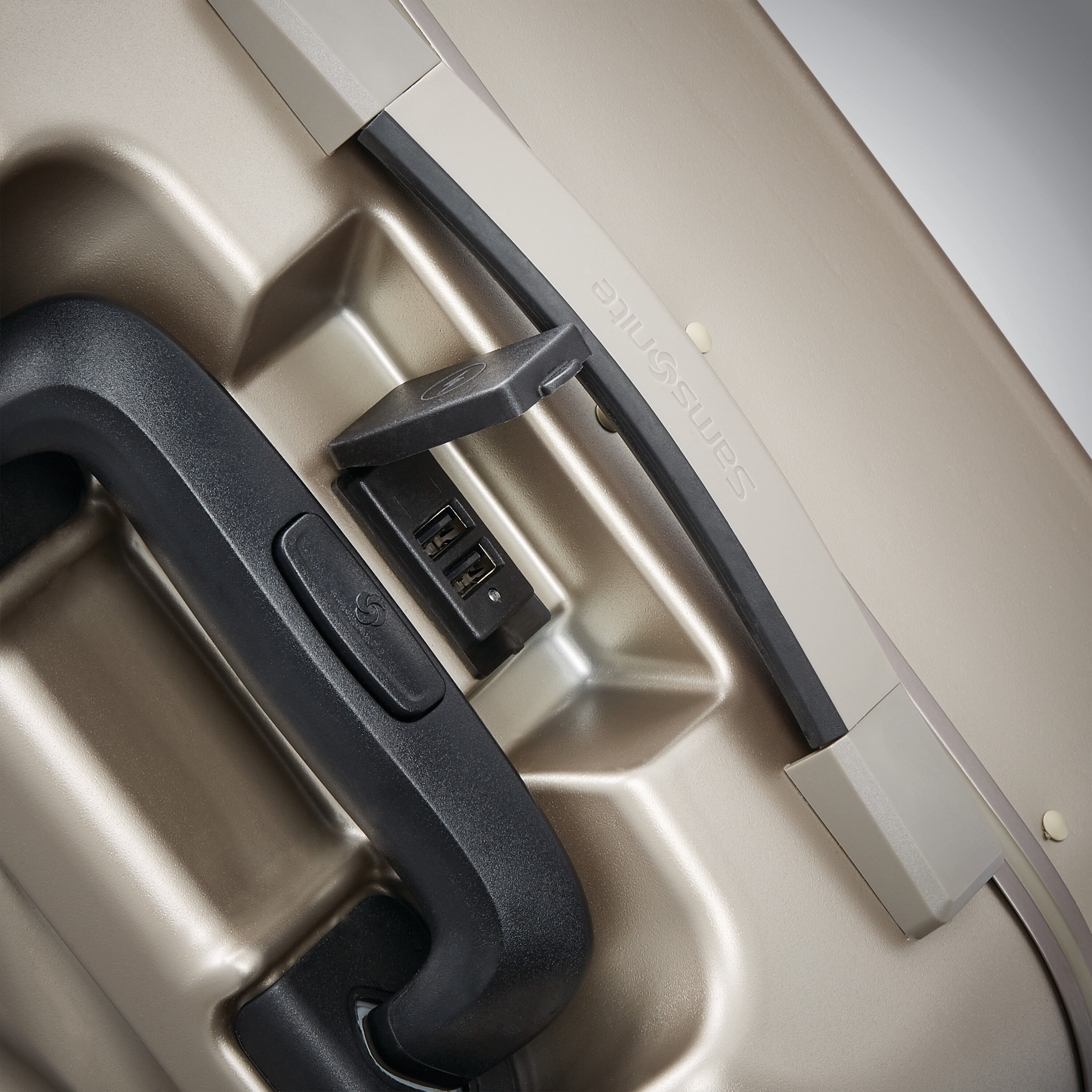 Fortifi Carry-On Spinner Dark Sand