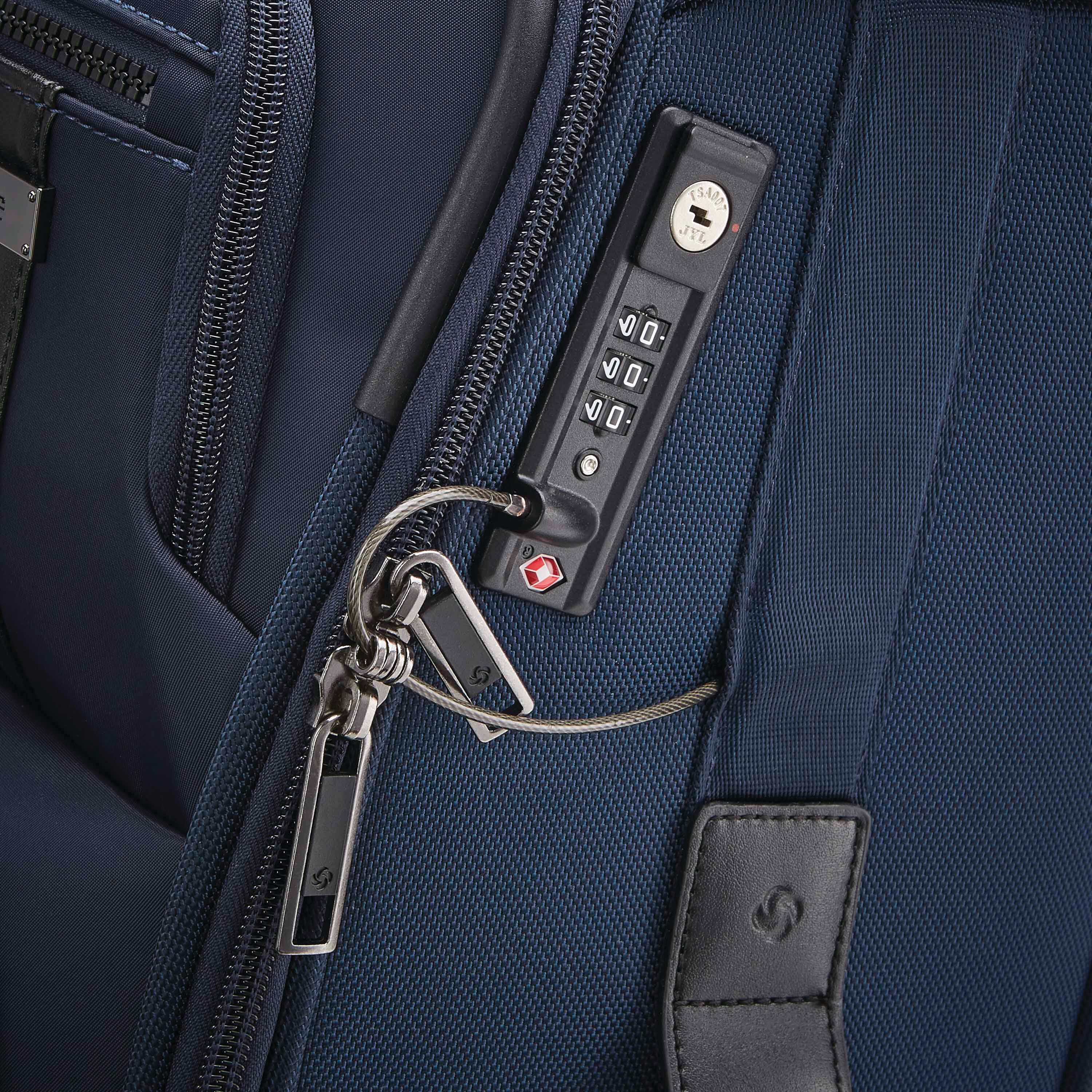 NuRoad Carry-On Spinner Navy