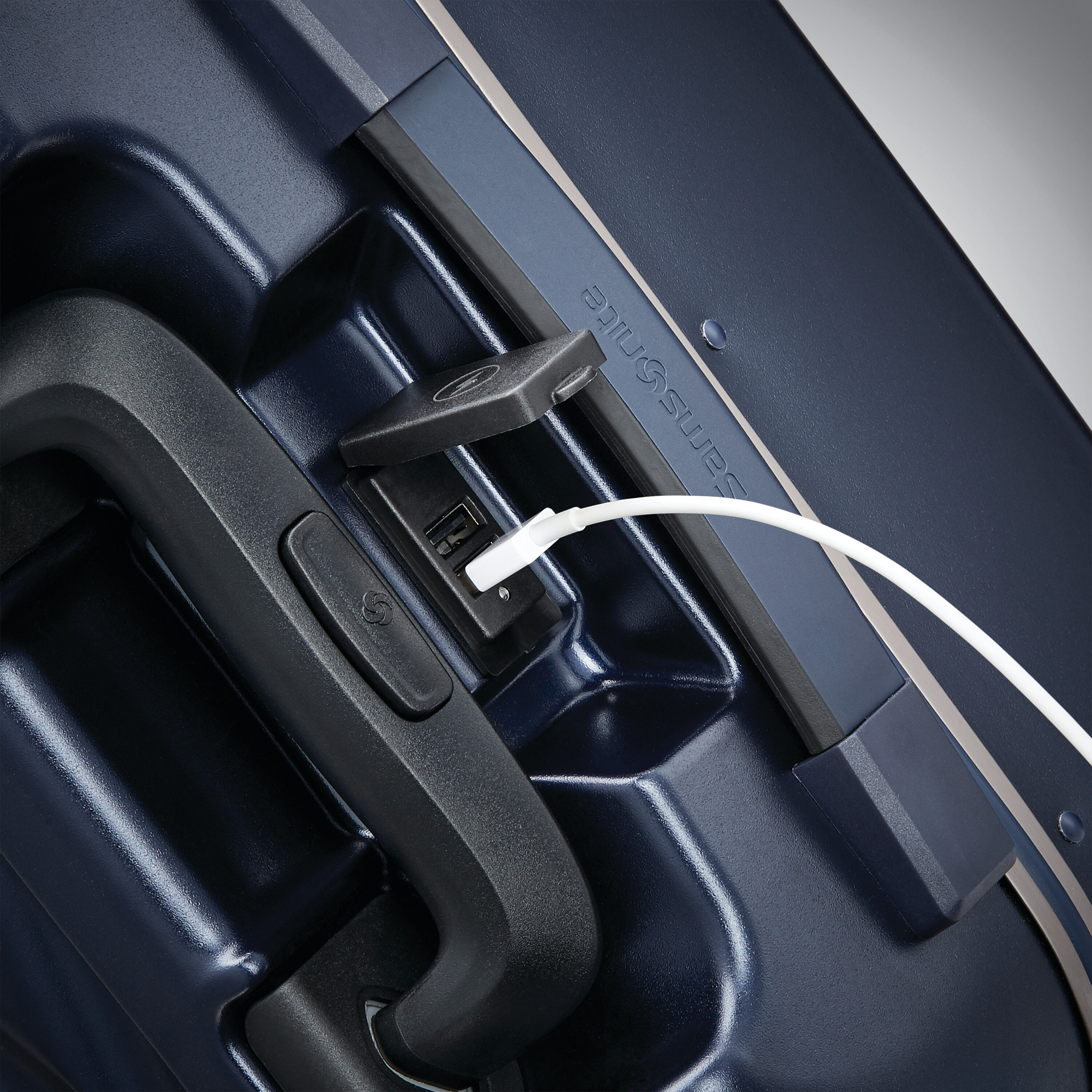 Fortifi Carry-On Spinner Dark Navy