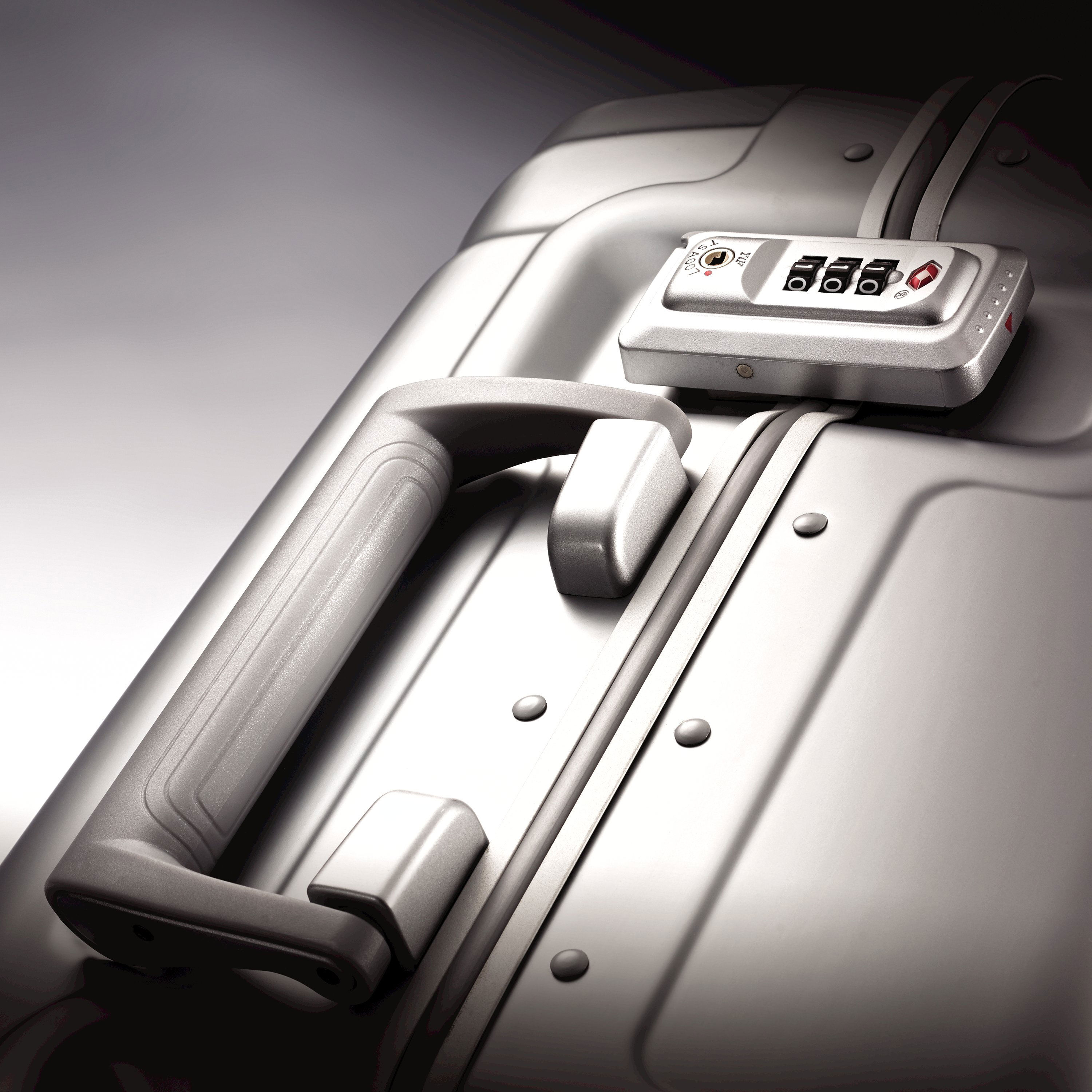 Tru-Frame Carry-On Spinner Matte Sliver