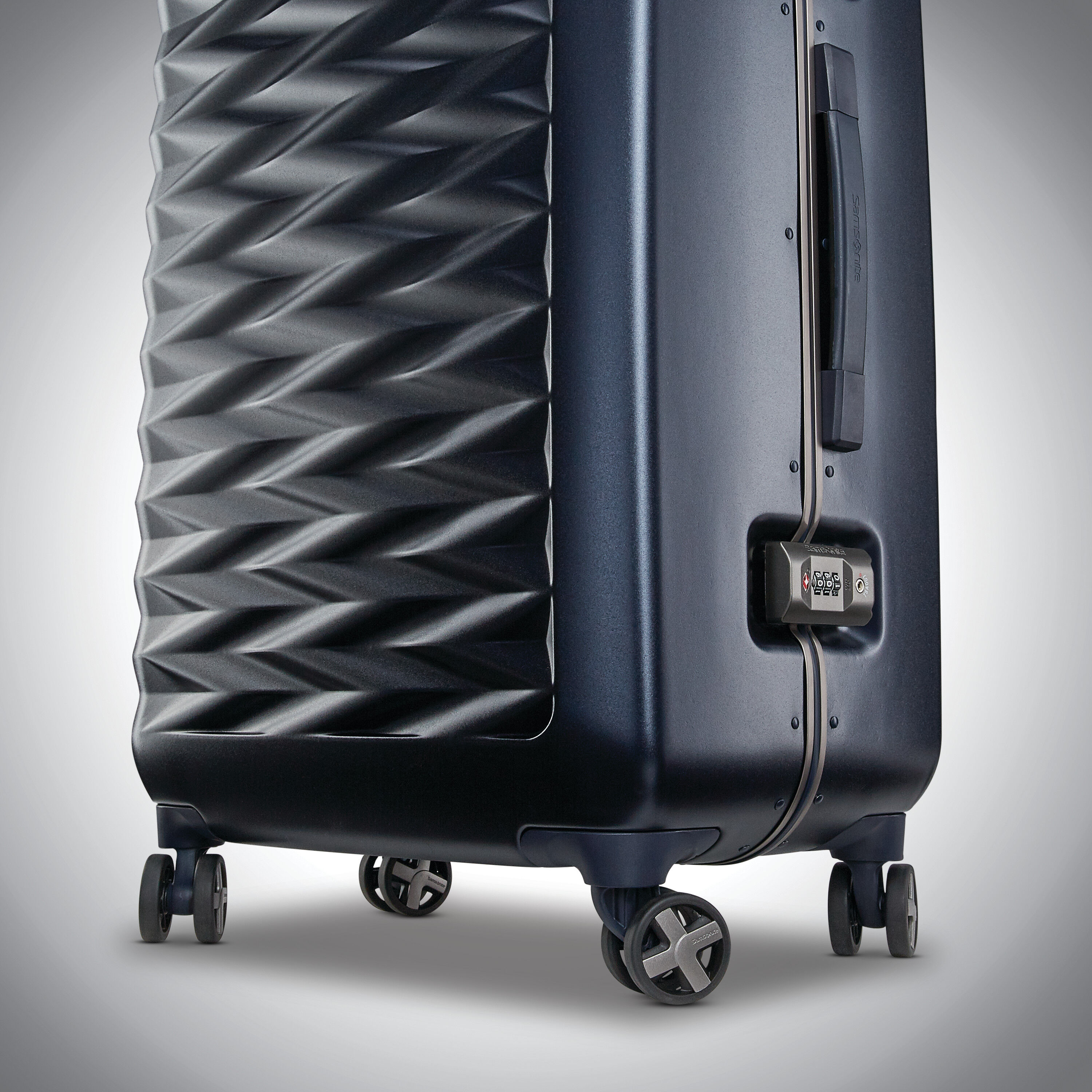 Fortifi Carry-On Spinner Dark Navy