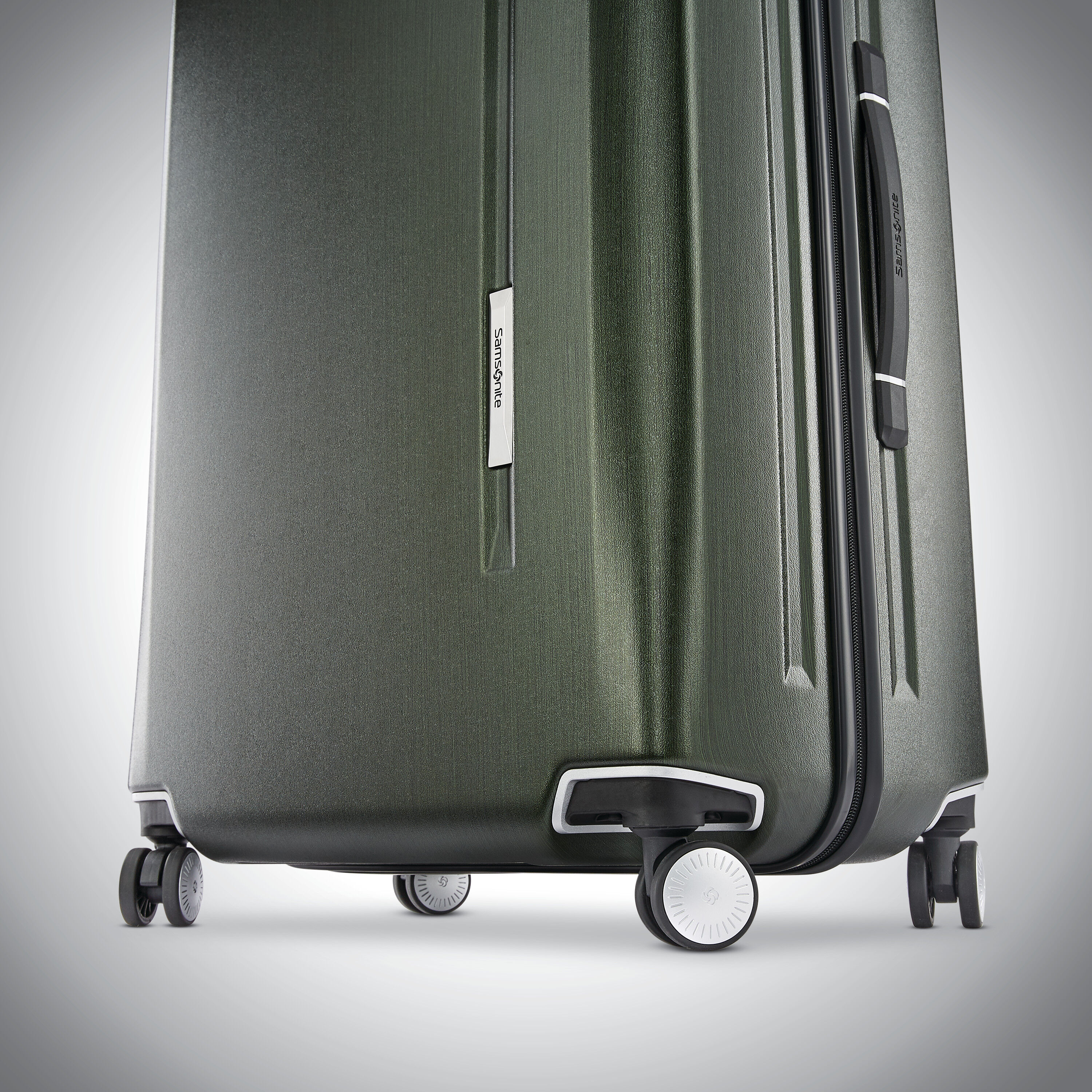 Novaire Carry-On Spinner Metallic Green