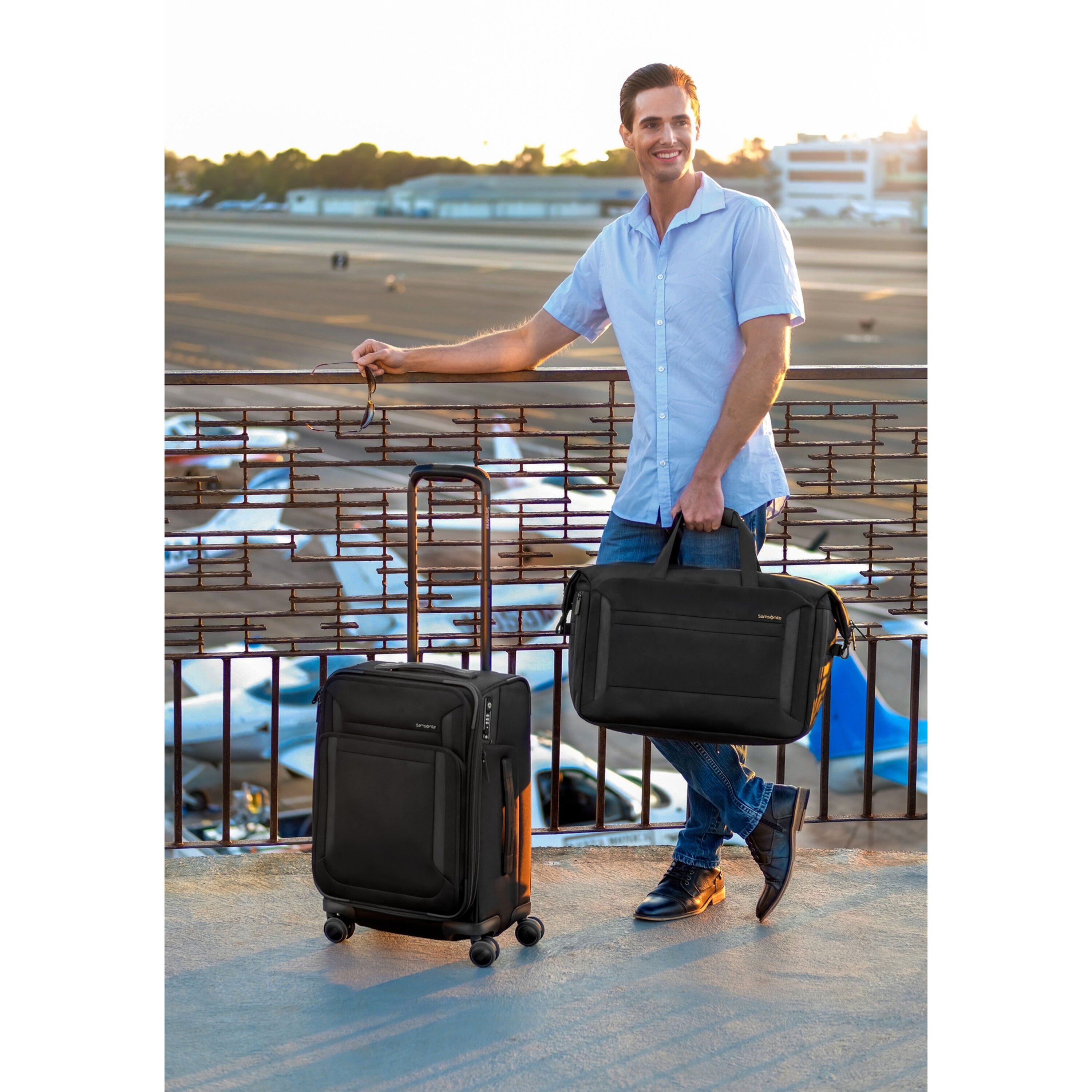 Armage II 22 x 14 x 9 Carry-On Spinner