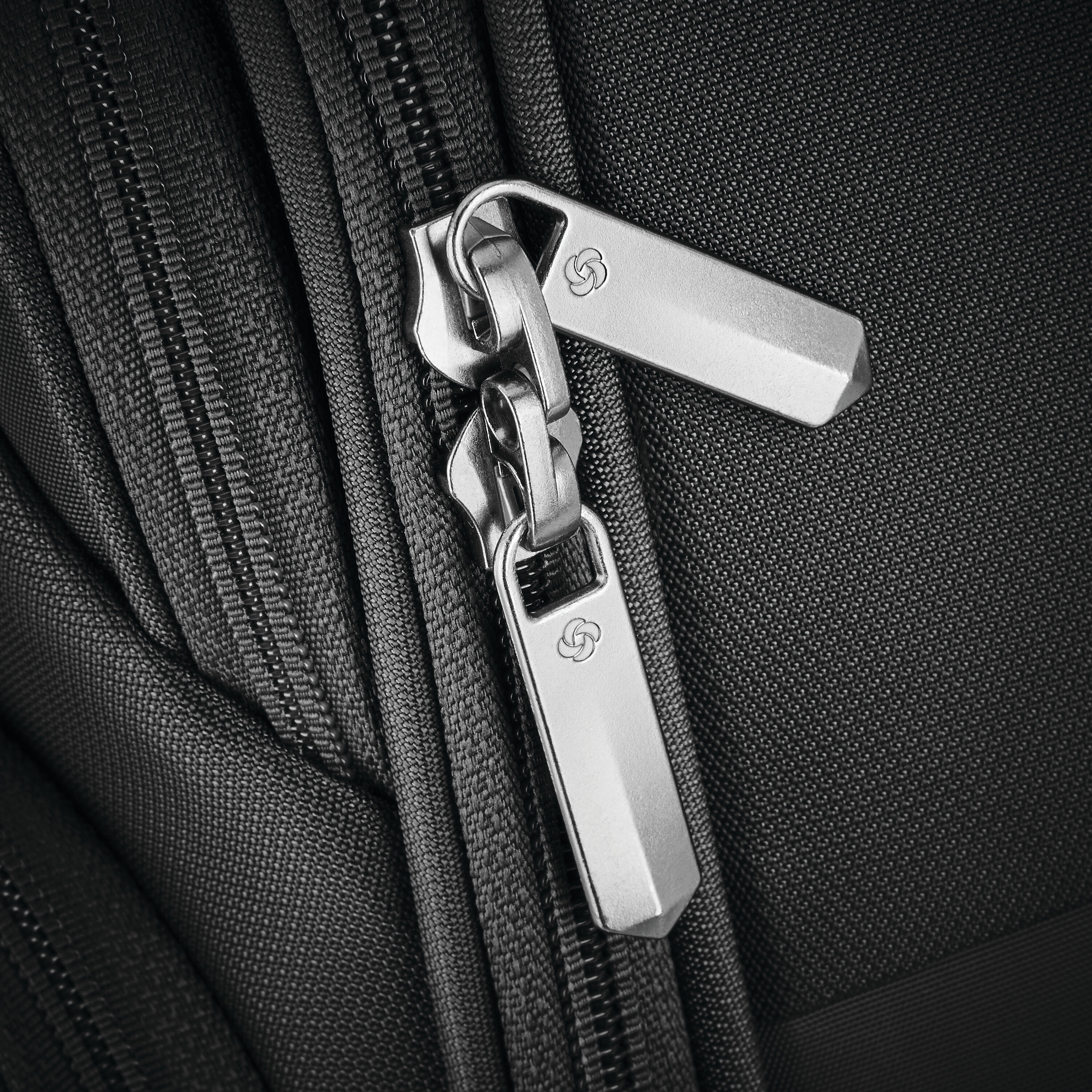 Theorym 22 x 14 x 9 Spinner