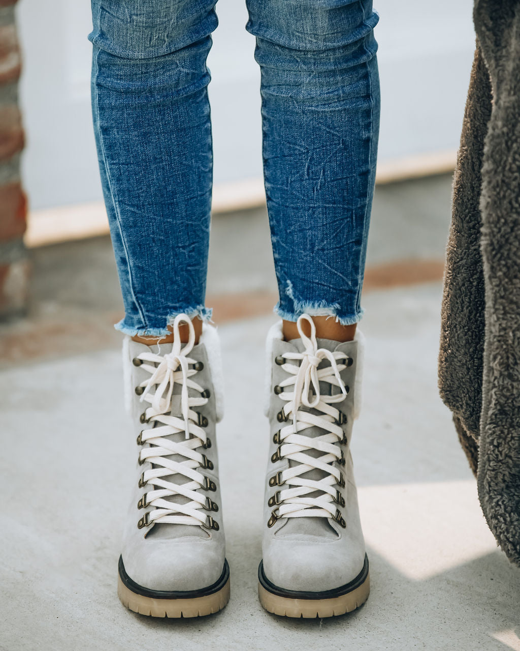 Conquest Heeled Shearling Lace Up Boot - Light Grey