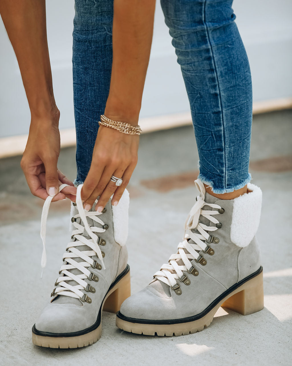 Conquest Heeled Shearling Lace Up Boot - Light Grey