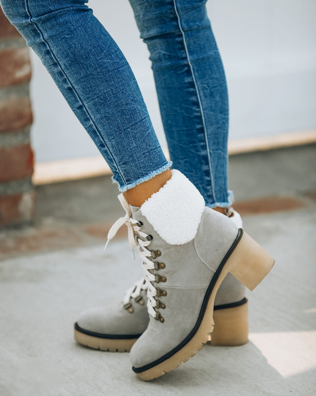 Conquest Heeled Shearling Lace Up Boot - Light Grey