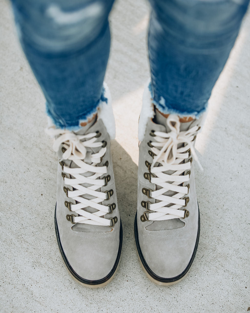 Conquest Heeled Shearling Lace Up Boot - Light Grey
