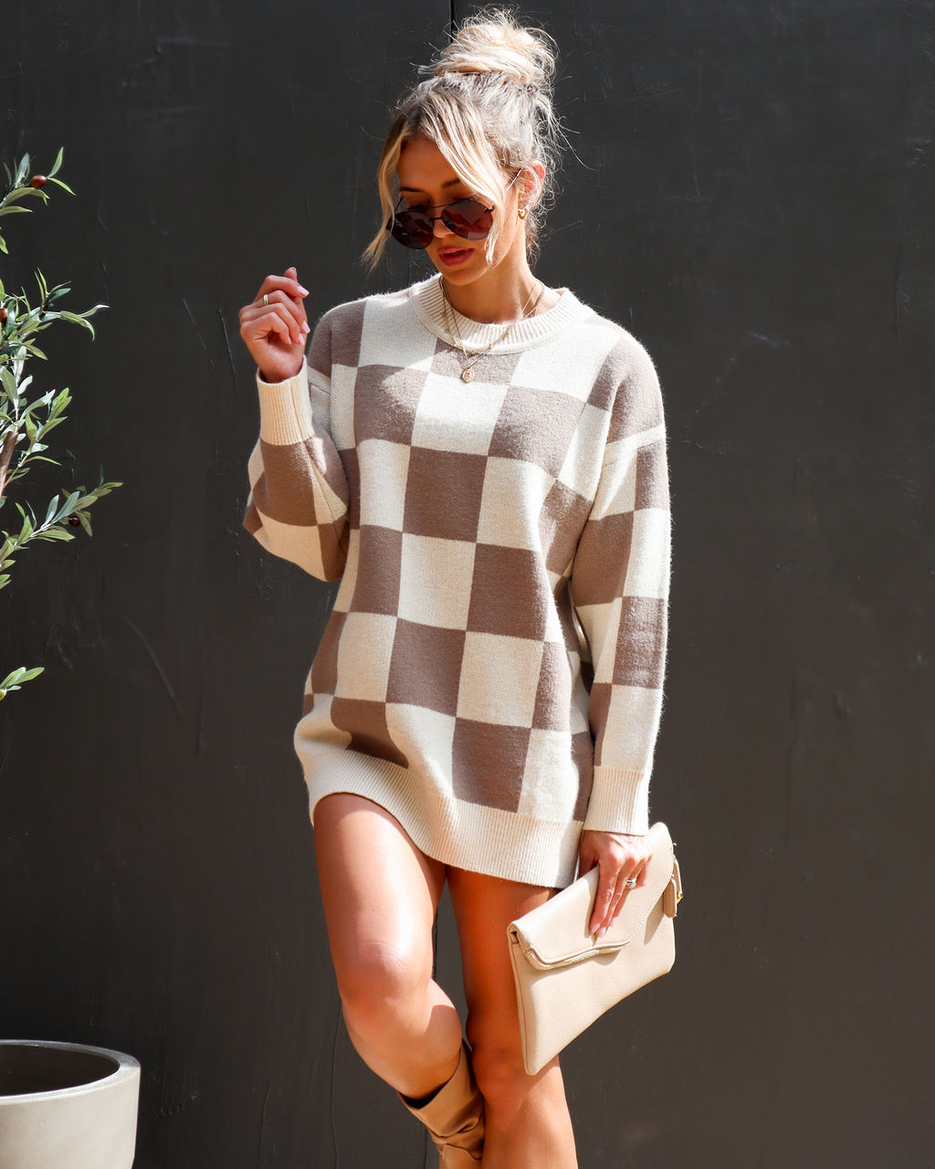 Queen Of Moves Checkered Pullover Sweater - Tan