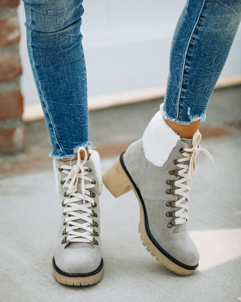 Conquest Heeled Shearling Lace Up Boot - Light Grey