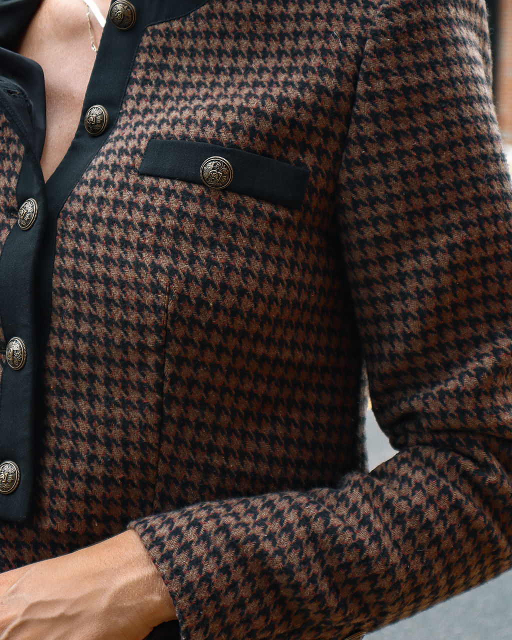 Tres Fabulous Houndstooth Padded Shoulder Jacket