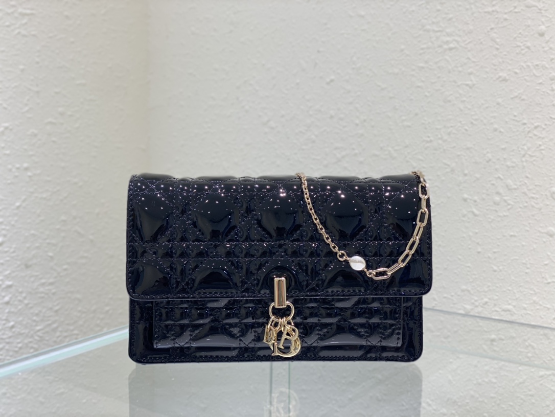 [TOP] D!or Lady Christian Dior Chain Pouch lacquer leather-2 colors-Black-Red - Christian Dior