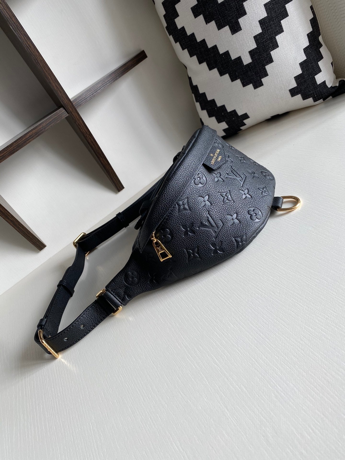 [TOP] L&V L*V Empreinte Bumbag - Black - LV Louis Vuitton
